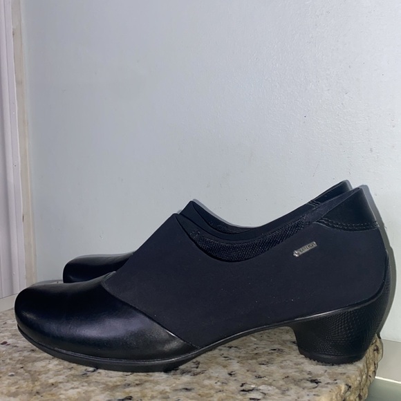 ECCO WOMEN'S SCULPTURED GTX BLACK LEATHER SLIP ON SHOE Size 38 (US 7-7.5) - Picture 7 of 16